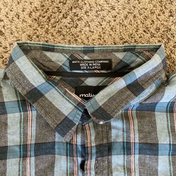 Matix button down collared shirt 🌵❤️ - Picture 2 of 5